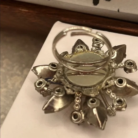 (3) Vintage brooches+ring - Picture 8 of 12